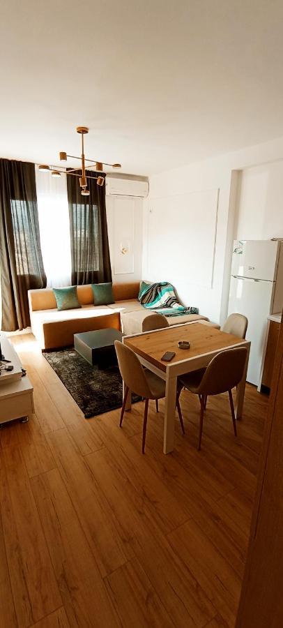Old Train Apartment Tirana Exterior photo